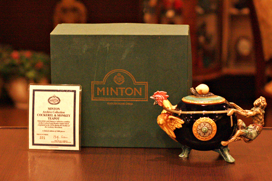 英国製 MINTON MAJOLICA（ミントン・マジョリカ） サルとニワトリのティーポット 復刻品
